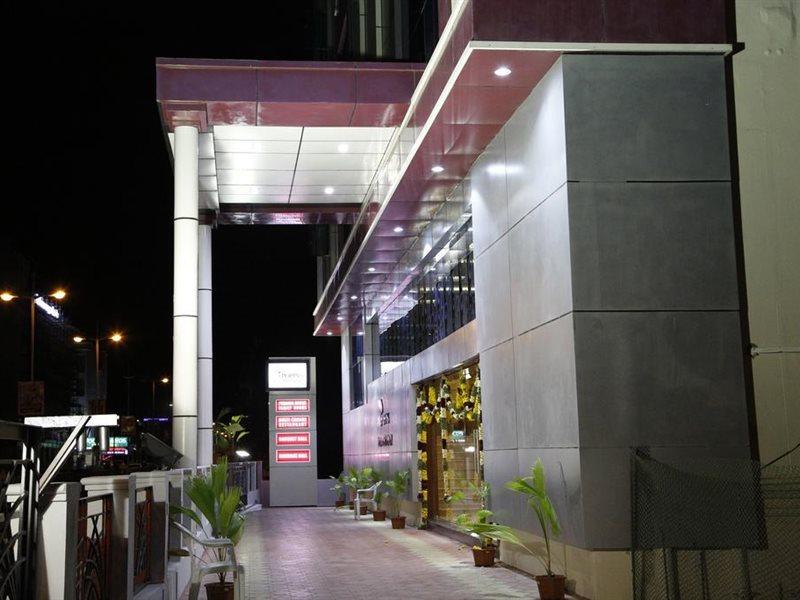 Poppys S.E.T Residency Hotell Kumbakonam Exteriör bild