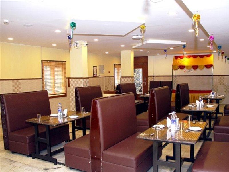 Poppys S.E.T Residency Hotell Kumbakonam Exteriör bild