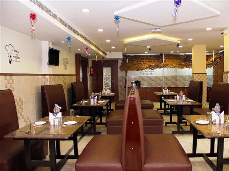 Poppys S.E.T Residency Hotell Kumbakonam Exteriör bild