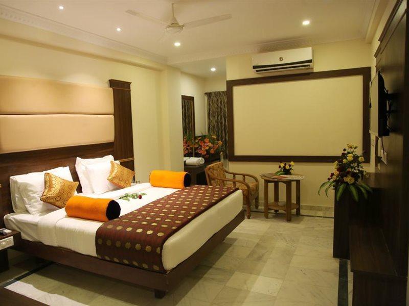 Poppys S.E.T Residency Hotell Kumbakonam Exteriör bild