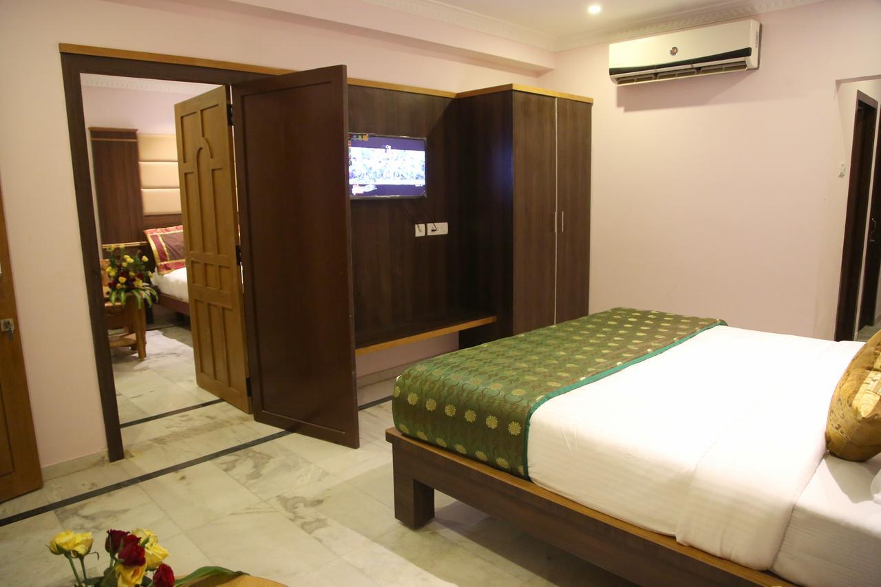 Poppys S.E.T Residency Hotell Kumbakonam Exteriör bild