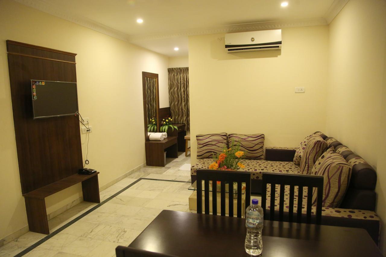 Poppys S.E.T Residency Hotell Kumbakonam Exteriör bild