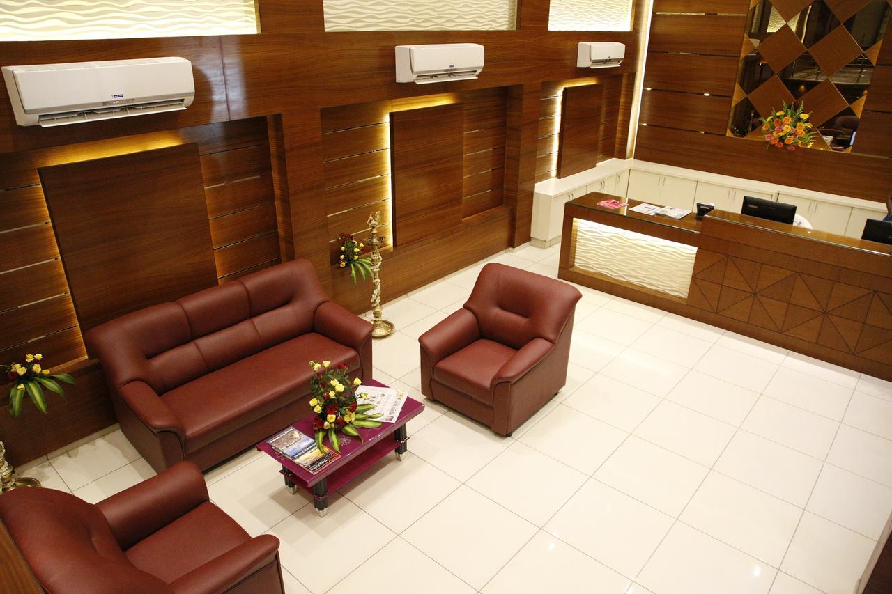 Poppys S.E.T Residency Hotell Kumbakonam Exteriör bild