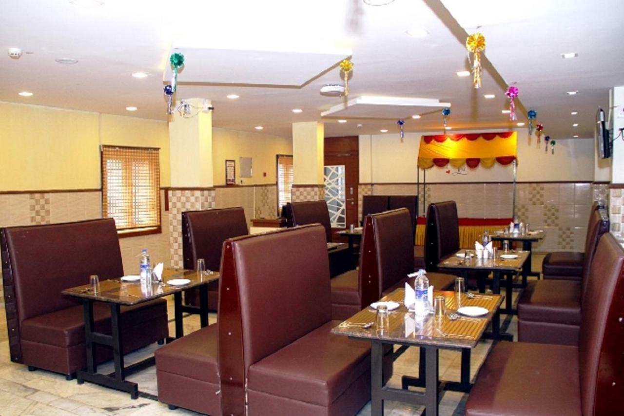Poppys S.E.T Residency Hotell Kumbakonam Exteriör bild